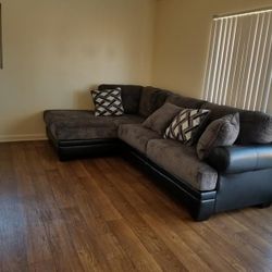 Gray/ Black 2 Piece Sectional With Chaise 