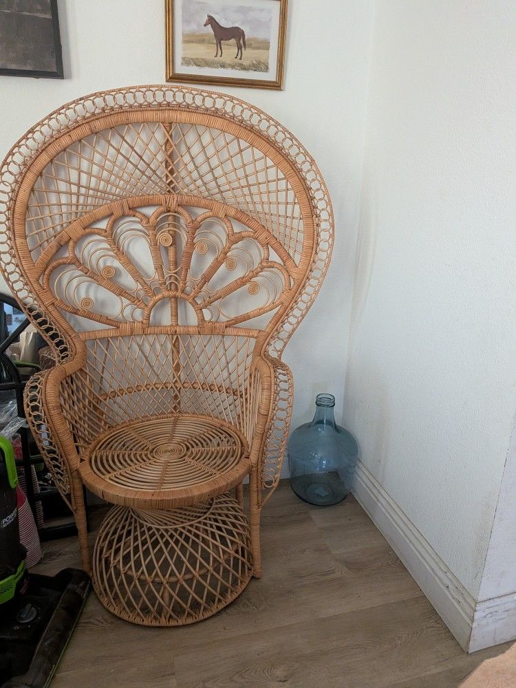 WICKER PEACOCK CHAIR