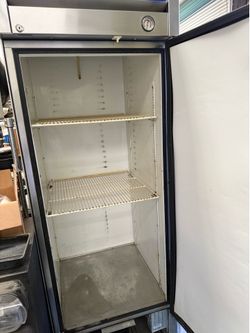 Commercial refrigerator