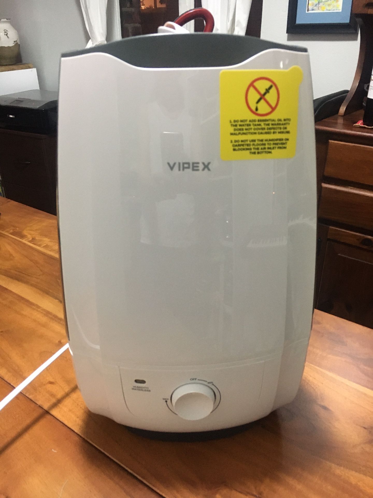 Small room humidifier and oil diffuser
