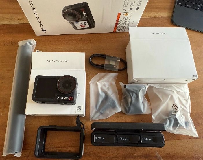DJI Osmo Action 5 Pro Adventure Combo