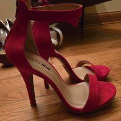 Red Pumps