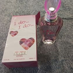 BRAND NEW I DO....... I DO .........FROM PARIS HILTON PERFUME .........😁😊😍