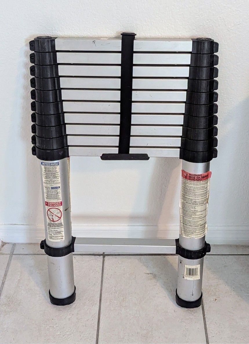 Cosco telescoping Ladder 10.65 ft // 3.25 m Escalera telescópica Cosco