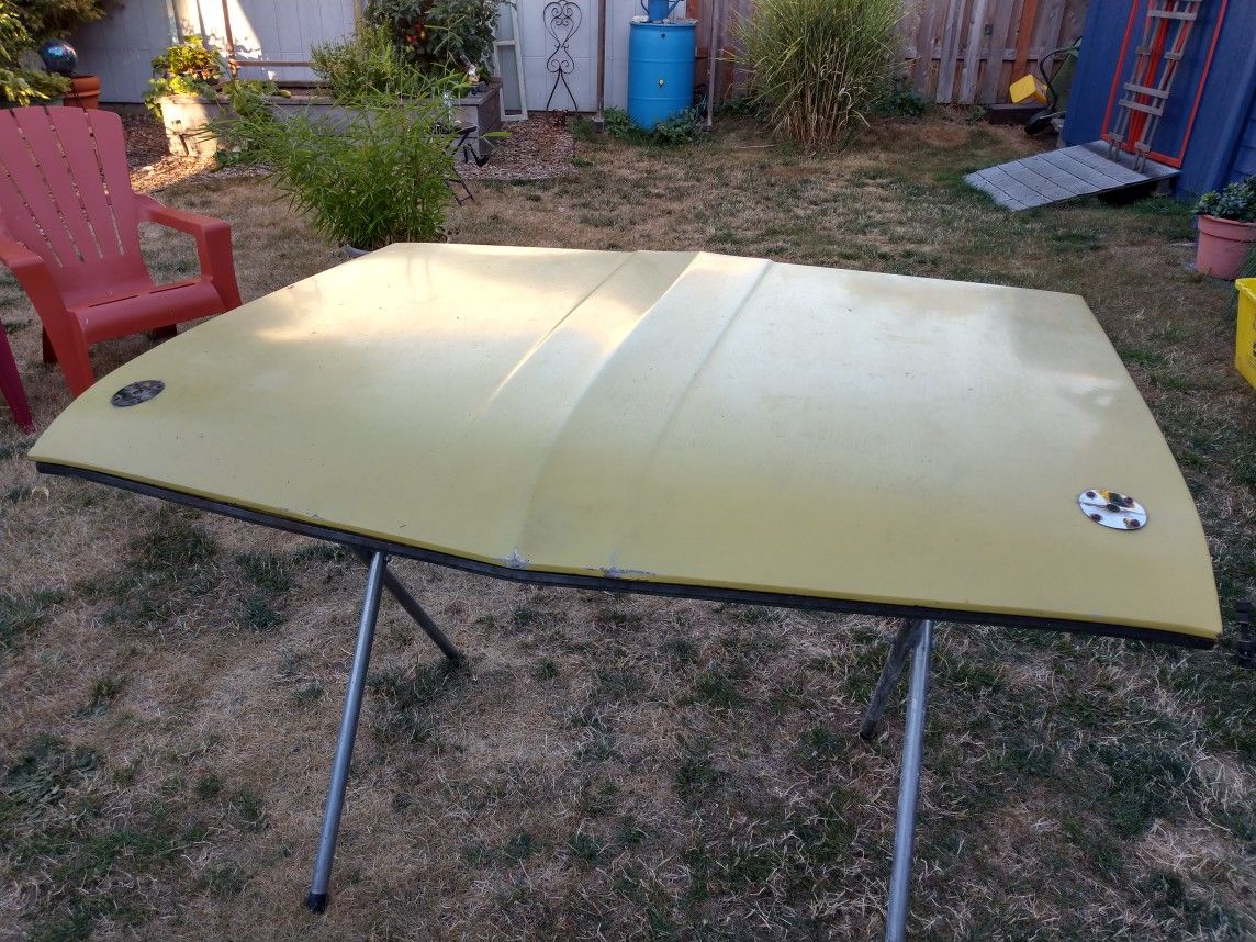 Datsun 620 hood