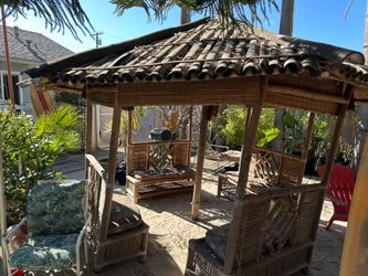VTG TIKI BAMBOO RATTAN TIKI HUT