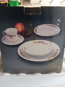 Holiday Plate Set