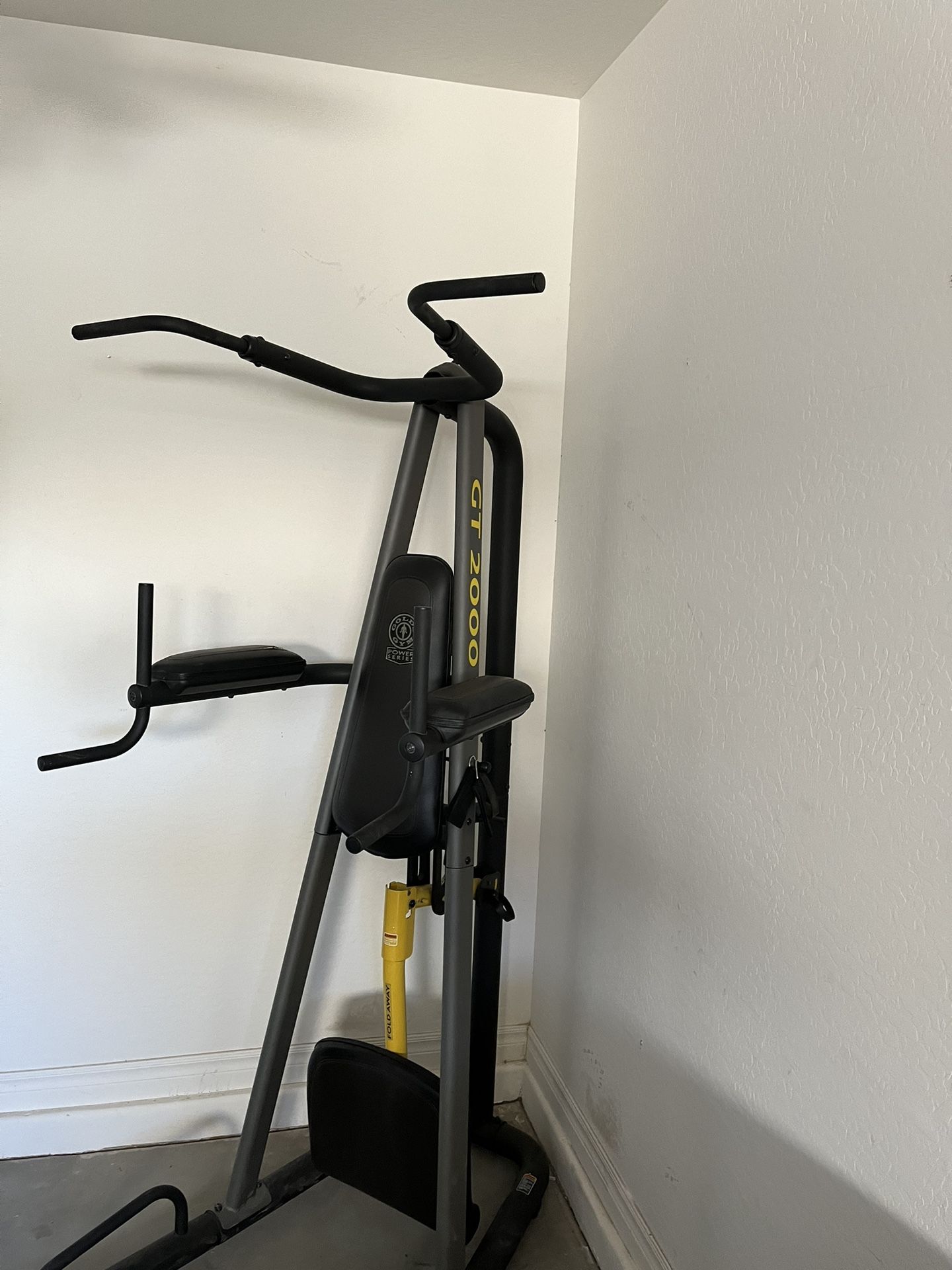 Gold s Gym Power Tower With Counter Weight For Pull up And Dips for Sale in Chandler AZ OfferUp