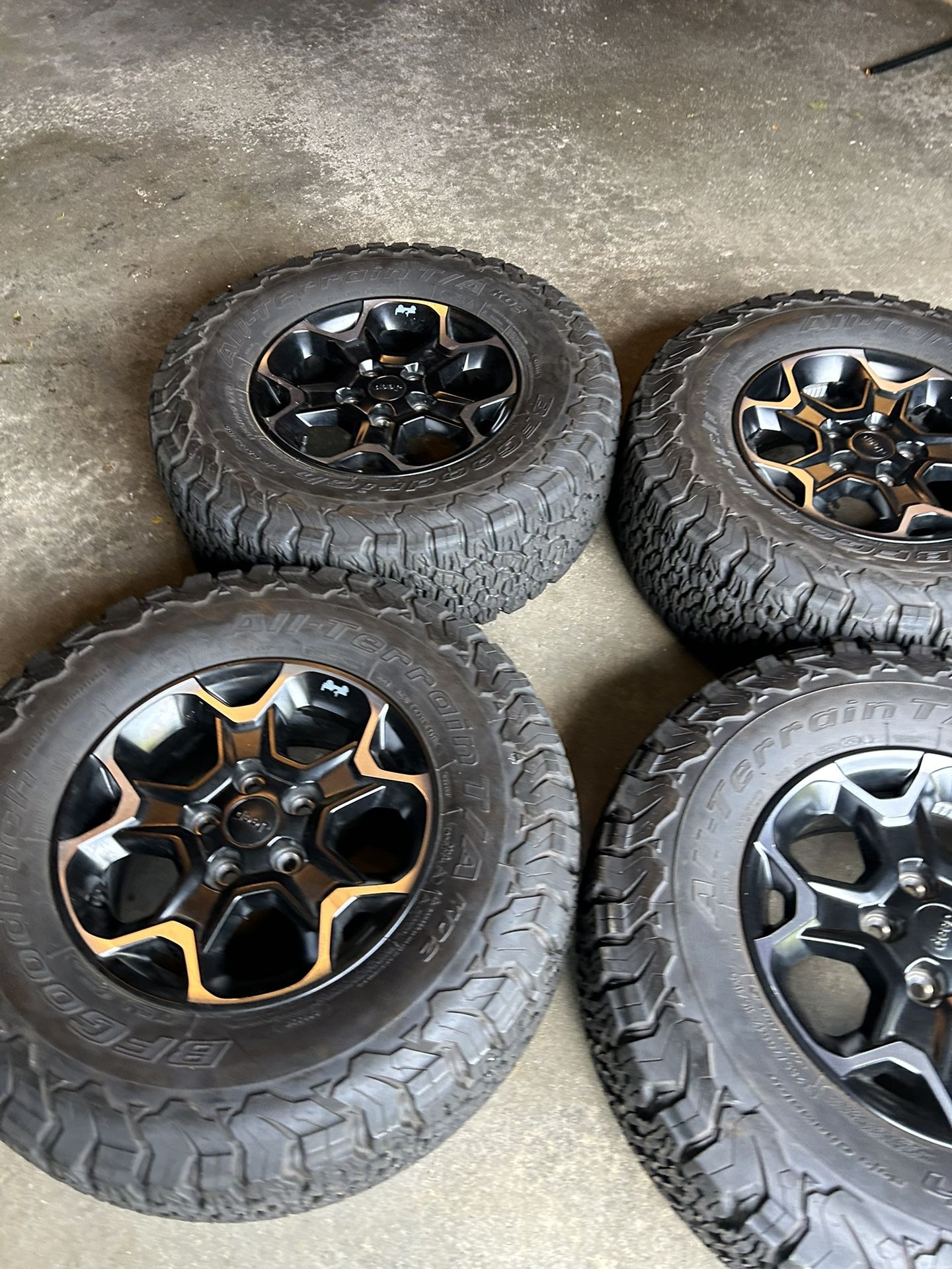 Jeep Wrangler Tíres And Wheels  17”