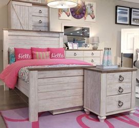  Willowton Queen Bedroom Set  Brand New / Home Decor|12 Months No interest  