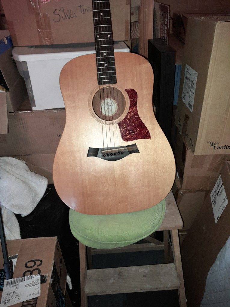 Taylor Big Baby Acoustic Guitar In Excellent Condition And Made In The USA! $280 With A Case