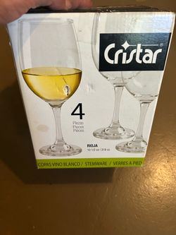 Set of 4 wine glasses