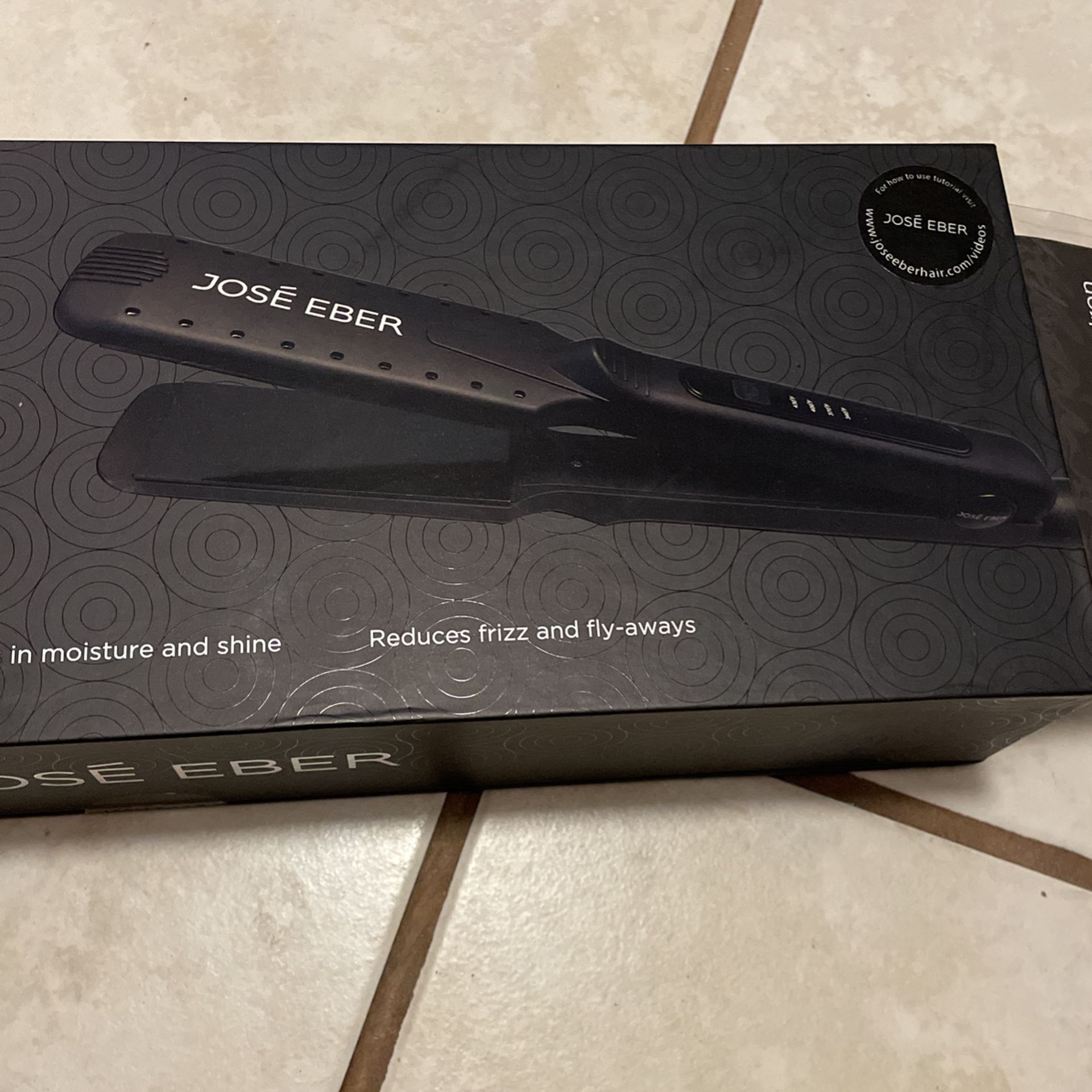 Wet Or Dry Styling Iron. New With Temp Settings 