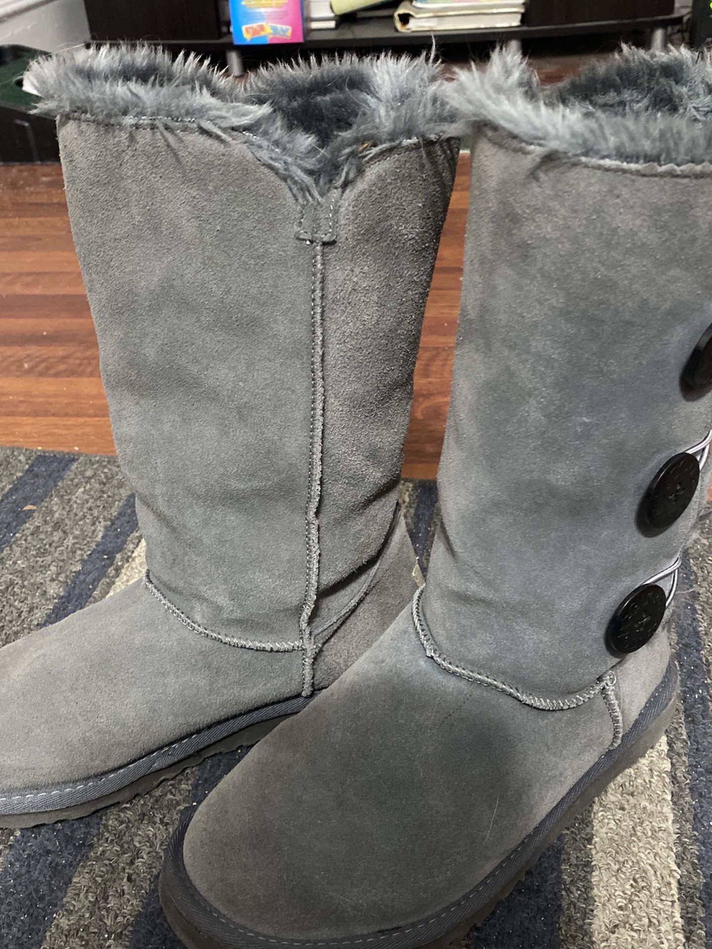 UGG Bailey Button Triplet II suede sheepskin boots women's size 8 grey