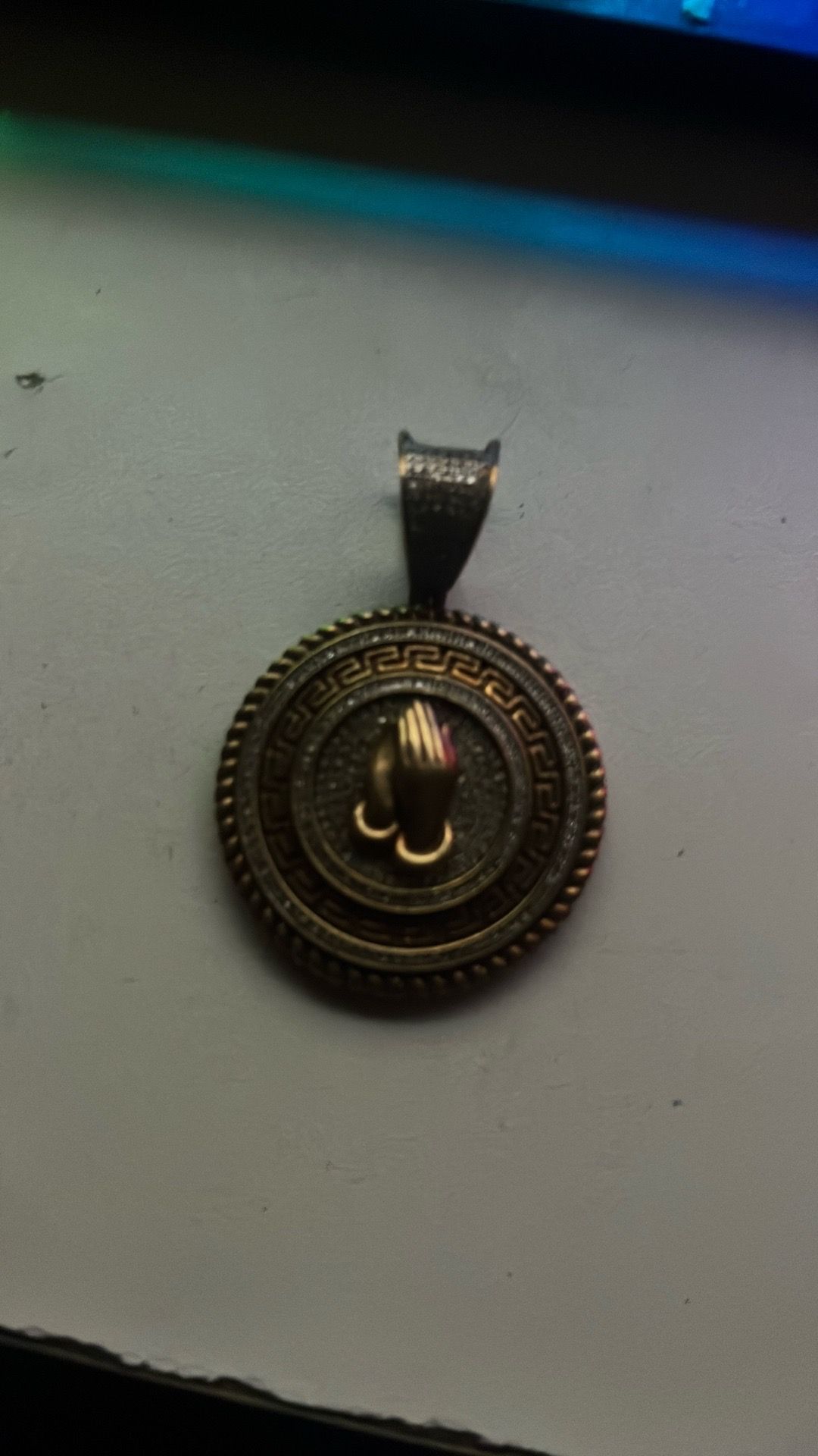 Praying hands centenario/medallion
