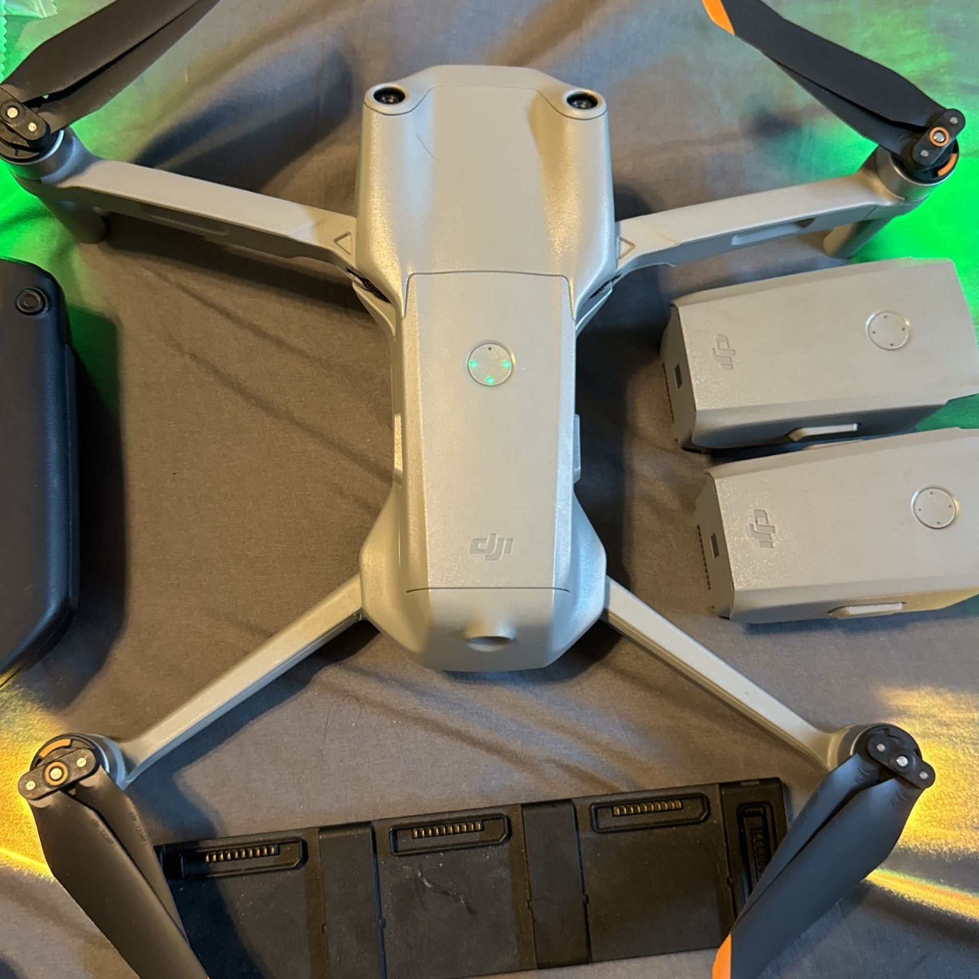 Mavic Air 2S  Fly more 3 Batteries and Battery Charger