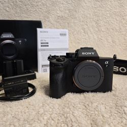 Sony A7  IV   33 Megapixel  E-mount FULL-FRAME For SALE