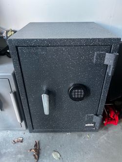 Safe/vault
