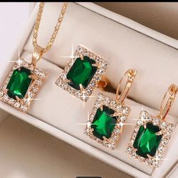 Women’s Four Piece Matching Jewelry Set