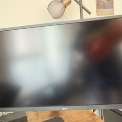 LG 27” 27UK580-B UHD 4k (3840 x 2160) IPS with Ergo  Stand  