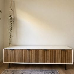 West elm Quinn Media Console 80”, Great condition, PICKUP ONLY