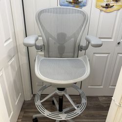 Herman Miller Aeron BARSTOOL REMASTER ( SIZE B ) Like New !!