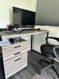 Modern Industrial Desk – Gray Wood Grain & Black Metal Frame