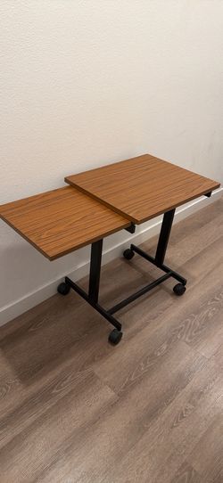 Danish expandable desk with wheels