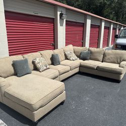 Comfy Nice Brown Sectional Couch 🔥🔥