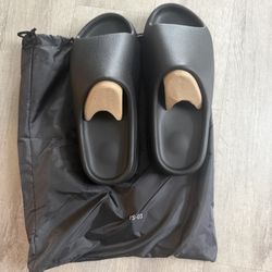 Yeezy Slides 