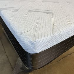 New Queen Memory Foam Mattress 12 Inch