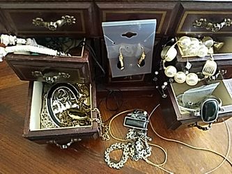Vintage jewerly in jewerly box