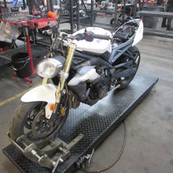 PARTED OUT - 2013 13-16 Triumph Street Triple - Motorcycle parts - 575349