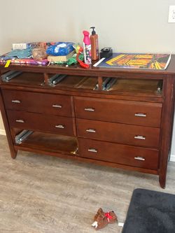 DRESSER