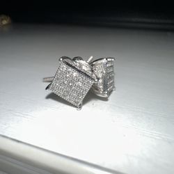 Diamond Cut 10k White Gold Earrings (used)