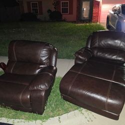 Electric Recliner Set. First come first serve Allen TX