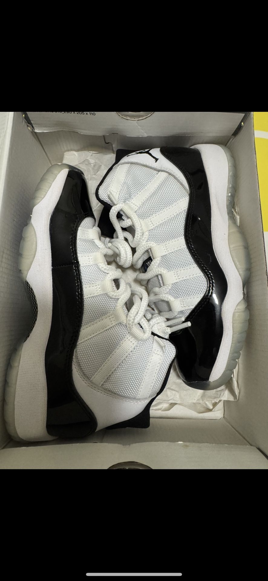 WORN ONCE JORDAN 11 CONCORD SIZE 4Y