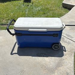 X-Large Igloo Cooler 168 Can 104 Liter 110qt