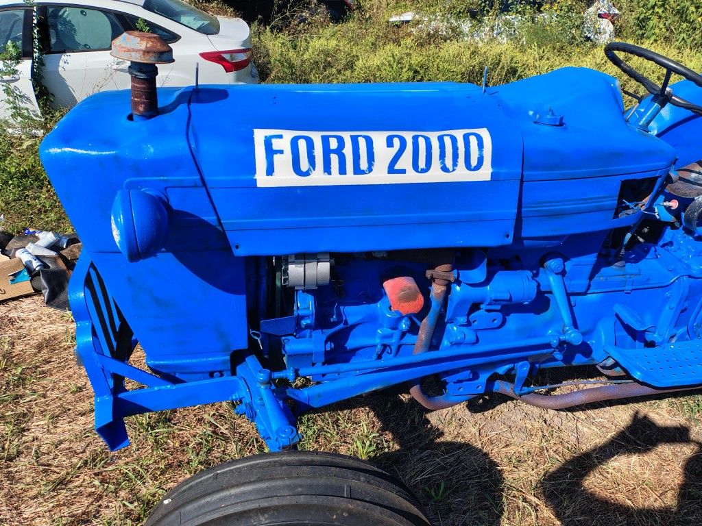 Ford 2000 Tractor