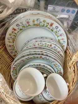 Dish Set/Chocolate Gift Baskets