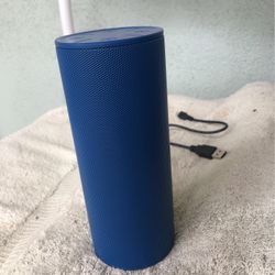 New Insignia Portable Stereo Speaker