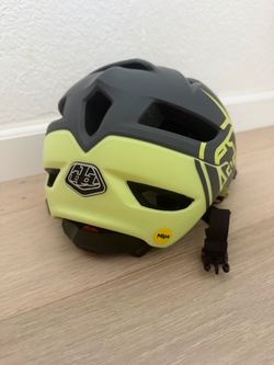 Troy Lee Designs MIPS Helmet