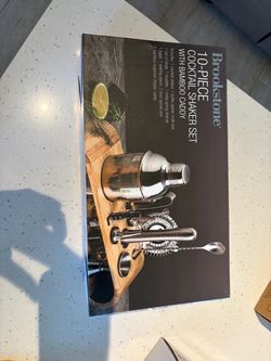 Cocktail shaker set