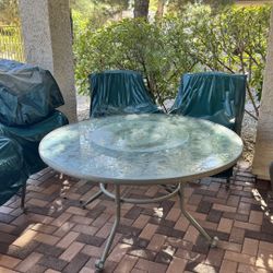 Outdoor Table And Chairs 