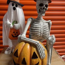 Light Up Resin Skeleton With Pumpkin