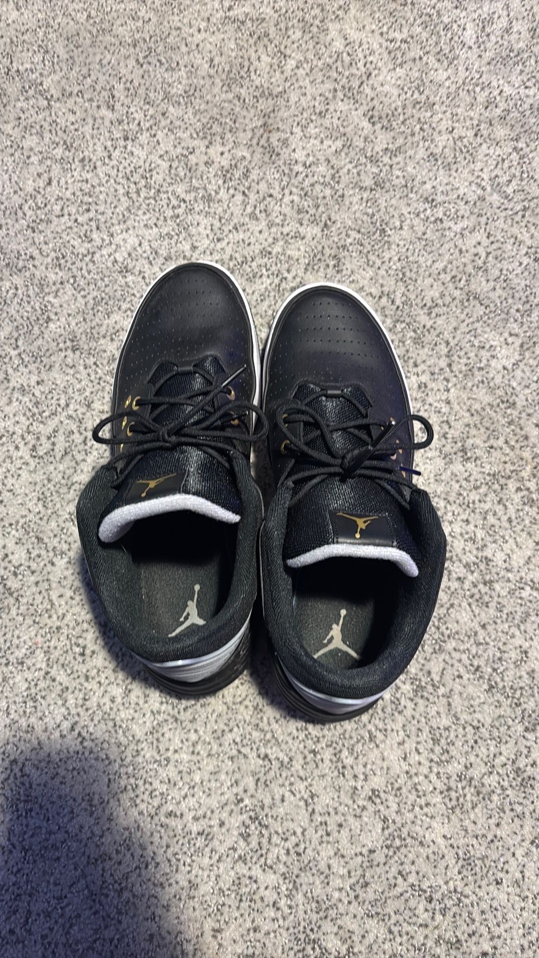 Nike Jordan men’s size 11.5 (max aura 5s)