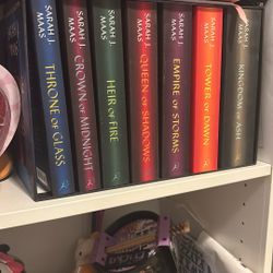 Sarah J Maas Series