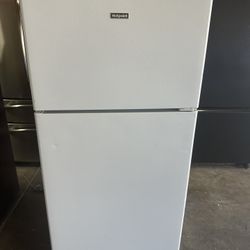 Hotpoint 15.6 cu. ft. Top Freezer Refrigerator in white Can deliver  Retail price $560