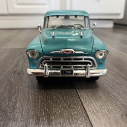 Diecast 1/18 scale 1957 Chevrolet Cameo Pickup American Muscle.  