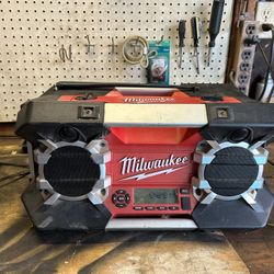 Milwaukee Job Side Radio